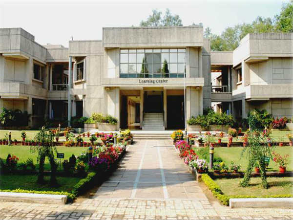1.जेवियर स्कूल ऑफ मैनेजमेंट (एक्सएलआरआई) जमशेदपुर-