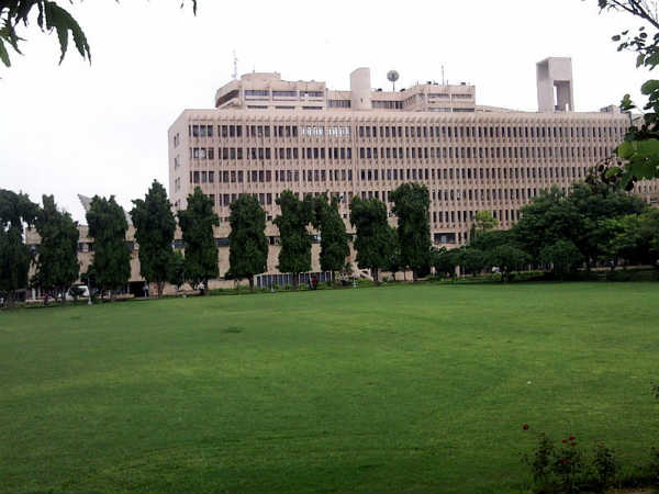 4.इंडियन इंस्टिट्यूट ऑफ टेक्नोलॉजी, दिल्ली