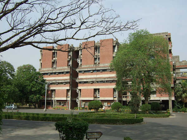 5.इंडियन इंस्टिट्यूट ऑफ टेक्नोलॉजी, कानपुर