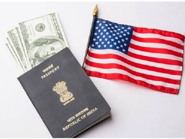 USA Student Visas: कोरोना के कारण अमेरिका में छात्रों की बढ़ी मुश्किलें, ट्रंप प्रशासन ने बदले नियम USA Student Visas: कोरोना के कारण अमेरिका में छात्रों की बढ़ी मुश्किलें, ट्रंप प्रशासन ने बदले नियम