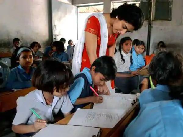 Teachers Day In Hindi: Who Is Teachers ?