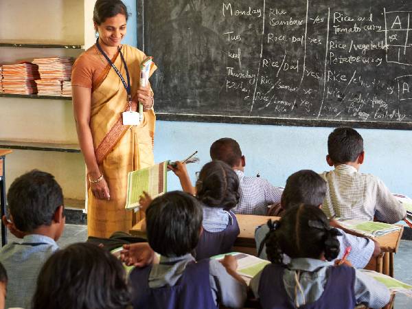 UP Teachers Recruitment 2021: यूपी शिक्षक TGT PGT भर्ती के लिए आवेदन तिथि 1 मई तक बढ़ी UP Teachers Recruitment 2021: यूपी शिक्षक TGT PGT भर्ती के लिए आवेदन तिथि 1 मई तक बढ़ी