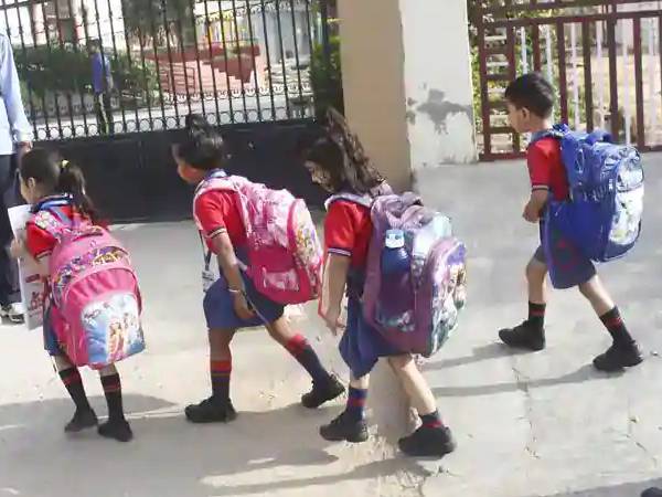 MP School News Today मध्य प्रदेश में प्राइवेट स्कूल बंद करने का विरोध, CM को लिखी चट्ठी MP School News Today मध्य प्रदेश में प्राइवेट स्कूल बंद करने का विरोध, CM को लिखी चट्ठी