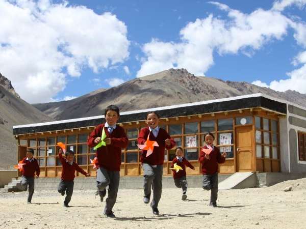 Ladakh School Reopen News: कारगिल में 1 सितंबर से खुलेंगे स्कूल, गाइडलाइन्स जारी Ladakh School Reopen News: कारगिल में 1 सितंबर से खुलेंगे स्कूल, गाइडलाइन्स जारी