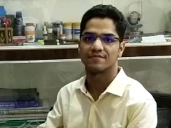 UPSC Result 2021: आदर्श शुक्ला ने बिना कोचिंग के पहले प्रयास में पास की यूपीएससी परीक्षा UPSC Result 2021: आदर्श शुक्ला ने बिना कोचिंग के पहले प्रयास में पास की यूपीएससी परीक्षा
