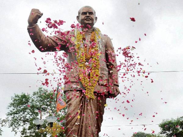 जानिए कौन हैं श्यामा प्रसाद मुखर्जी: भारत में अतुलनीय रहा योगदान जानिए कौन हैं श्यामा प्रसाद मुखर्जी: भारत में अतुलनीय रहा योगदान