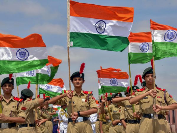 बॉलीवुड की टॉप 10 देश भक्ति पर आधारित फिल्में बॉलीवुड की टॉप 10 देश भक्ति पर आधारित फिल्में