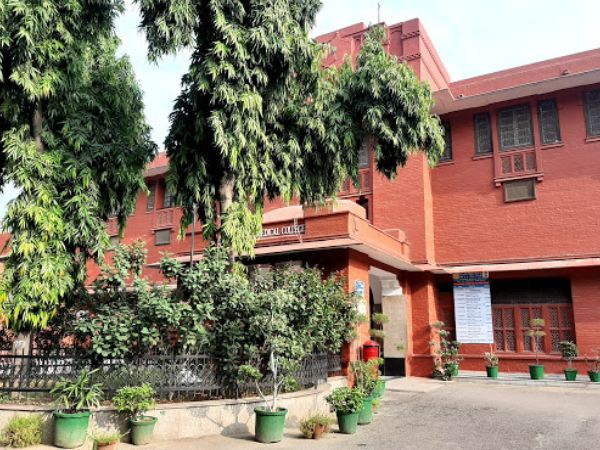 4. लेडी हार्डिंग मेडिकल कॉलेज