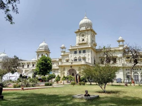पोस्ट ग्रेजुएट डिप्लोमा इन बुद्धिस्ट स्टडीज: टॉप कॉलेज